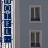 Le mois de juillet devrait donc participer à la croissance du secteur affichée depuis le début de l'année. De janvier à juin, l'hôtellerie suisse a enregistré 20,4 millions de nuitées, en hausse de 1,4%. KEYSTONE/MARTIAL TREZZINI